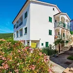 With Parking Space - Labin - 6464 Daire Rabac
